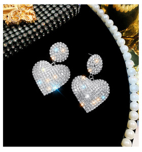 Diseño de lujo de alta calidad para mujeres niñas lindo oro plata corazón declaración pendientes Bling diamantes de imitación pavimentado corazón gota pendientes - Product Image 2