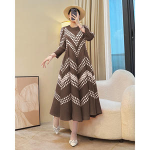 Vestido plisado de mujer con estampado de lunares a la moda, manga larga, cuello redondo, alta elasticidad, vestido informal de línea A para mujer en stock. - Product Image 4