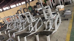 แร็คฝึกความแข็งแรงแบบวีสควอทพร้อมม้านั่งฝึกกล้ามเนื้อสำหรับใช้ในยิมเชิงพาณิชย์ - Product Image 5