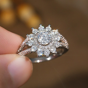 Anello con fiore a forma di fiocco di neve per donna, elegante gioiello da dito alla moda da principessa - Product Image 3