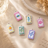 Pendentif carré imprimé en forme de coquillage de poisson ; Collier tendance en acier inoxydable 304 plaqué or 18 carats par électrolyse sous vide