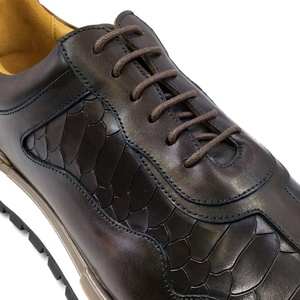 Chaussures de mariage en cuir véritable de vache avec motif animalier italien, logo personnalisé, fabriquées à la main, baskets pour hommes, respirantes, légères et confortables - Product Image 5
