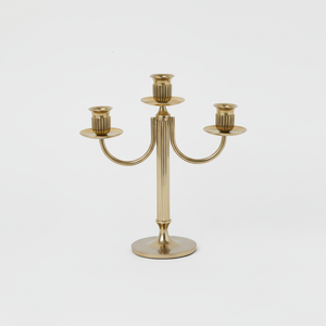 Hermosos candelabros de metal hechos a mano para bodas en la iglesia adecuados para la iluminación del altar y decoraciones florales interiores - Product Image 1