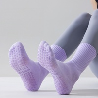 Chaussettes de yoga et de Pilates pour femmes, personnalisées avec logo, antidérapantes, en coton respirant, à tige mi-haute, anti-transpiration, avec bout sans couture, pour le fitness