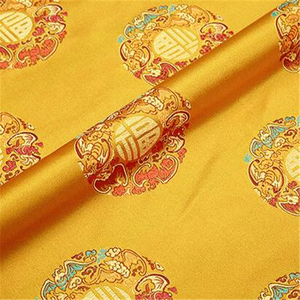 Magnifique tissu brocart 100% polyester jacquard rouge à motif traditionnel pour vêtements de Noël et du Nouvel An - Product Image 3
