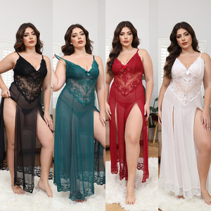 Sensual camisón de encaje de malla semitransparente bordado con abertura y tirantes sin costuras - Product Image 1