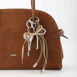 <span class=keywords><strong>2025</strong></span> Tùy Chỉnh Sản Phẩm Mới Dễ Thương Hợp Thời Trang Bạc <span class=keywords><strong>Key</strong></span> Và Bead Bow Keychain Với Dây Màu Nâu Tua Sợi Dây Thừng Túi Quyến Rũ Cho Phụ Nữ - Product Image 2
