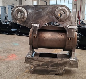 Hot Design europeo <span class=keywords><strong>Takeuchi</strong></span> Powertilt attacco rapido M01 M03 M08 M10 M12 per 2.5-5 Ton escavatori rotativi di 180 grado di inclinazione 2800nm - Product Image 3