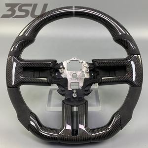 Volante Ergonómico de Fibra de Carbono Apto para un Agarre Cómodo en Ford <span class=keywords><strong>Mustang</strong></span>, Fibra de Carbono Real - Product Image 1