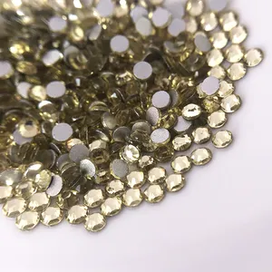 一种普通的刻面薄纱背莱茵石水晶平背非热固定玻璃水钻宝石，用于美甲Diy