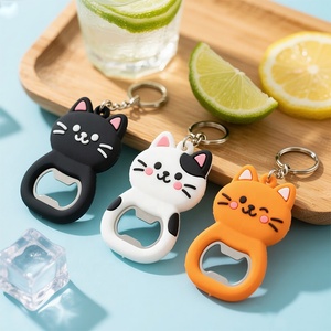Porte-clés décapsuleur personnalisé avec logo d'usine, cadeau promotionnel, décapsuleur magnétique en PVC souple et caoutchouc de silicone - Product Image 2