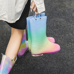 Nouveau modèle bottes de <span class=keywords><strong>pluie</strong></span> en caoutchouc pour enfants portable filles mode arc-en-ciel chaussures imperméables <span class=keywords><strong>22</strong></span>-40 grande <span class=keywords><strong>taille</strong></span> famille haute qualité usine - Product Image 4