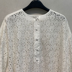 เสื้อเบลาส์คอกลมแขนยาวปักลายดอกไม้3D - Product Image 3