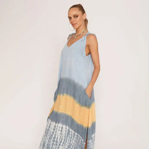 Robe décontractée boutonnée à col en V pour femmes Lavable Taille naturelle Fabriquée en Inde - Product Image 1