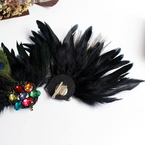 Accessoire de mode élégant de broche de <span class=keywords><strong>plume</strong></span> et de strass de concepteur pour des cadeaux d'équipe - Product Image 4