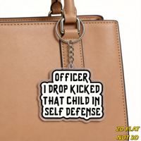 Porte-clés en acrylique avec citation amusante, « Officier, j'ai frappé à la jambe cet enfant en légitime défense », résistant aux rayures, avec anneau métallique.