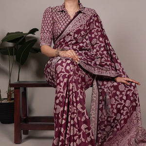 Sari Traditionnel de Qualité Supérieure en Coton Fluide et Soie Texturée, Motifs Floraux Biologiques, Idéal pour les Fêtes, Équilibre Parfait Entre Tradition et Confort - Product Image 1