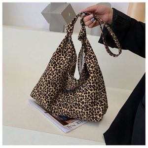 Bolsos de Moda de Verano para Mujer, Bolsos de Mano con Estampado de Leopardo, Bolsos Populares para Chicas Jóvenes, Bolsos de Playa, Bolsos de Viaje de Nailon - Product Image 3