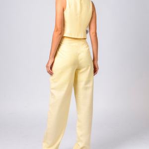 Ensemble d'été élégant en lin pour femme : Gilet col en V à boutonnage simple et pantalon taille haute (2 pièces) - Product Image 3