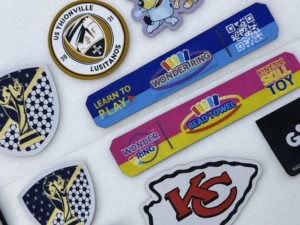 Không Có Moq Chất Lượng Cao Tùy Chỉnh Tên Thương Hiệu Logo Sắt Trên May Trên Dệt Các Bản Vá Lỗi Dệt Phù Hiệu - Product Image 5