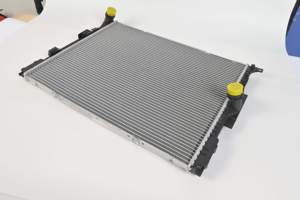 Radiateur en aluminium pour voiture efficace, <span class=keywords><strong>prix</strong></span> d'usine, pièce de rechange pour <span class=keywords><strong>BMW</strong></span> F20 F36 F34 2006 - - Product Image 4