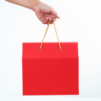Boîte cadeau portable colorée personnalisée en gros, boîte d'emballage cadeau en papier pliable avec logo personnalisé