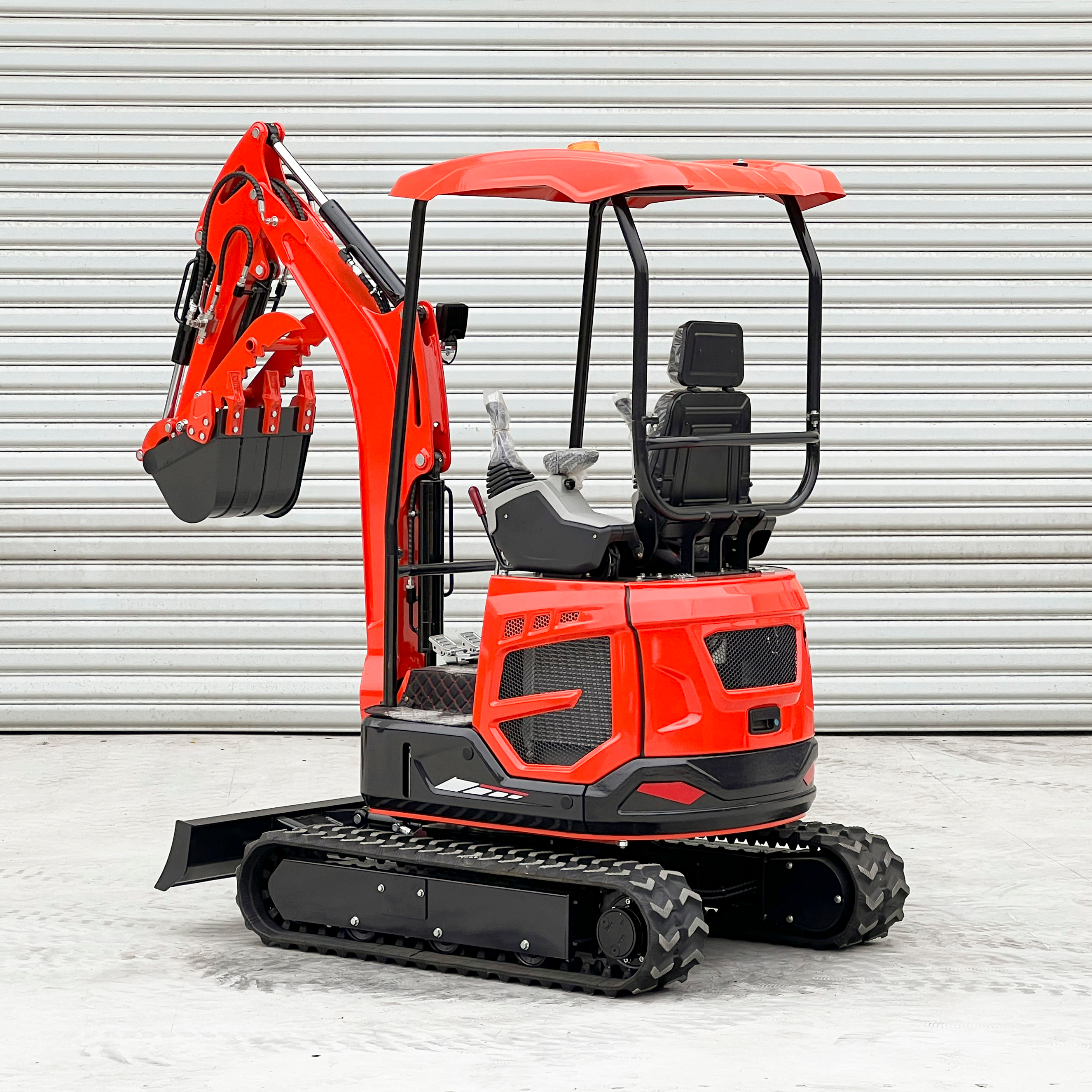EURO 5 1.8 Ton Excavator Mini Digger for Municipal Work China Supplier 1 Year Warranty