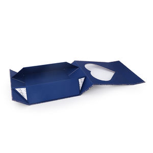 Boîte-cadeau pliante plate de stockage de vêtements magnétiques de Noël pour l'ouverture supérieure imprimée de filles avec la conception en relief - Product Image 4