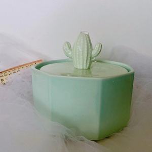 Bebedero de Cerámica con Forma de Cactus para Mascotas, Fuente de Agua Automática con Circulación Silenciosa, Dispensador de Agua Anti-Manchas Negras para Gatos - Product Image 3