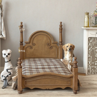 Lit de princesse en bois massif de conception traditionnelle anciennes colonnes romaines couvrant la maison du chien et du chat pour toutes les saisons