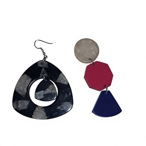 Boucles d'oreilles créoles en résine faites à la main, design tendance et classique, pour femme, bijoux de mode pour mariage et soirée - Product Image 5
