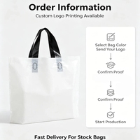 Sacs de marchandises en plastique recyclable avec poignée confortable pour la vente en gros aux boutiques - Stock disponible