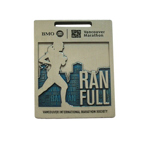 無料サンプルカスタム耐久性のある亜鉛合金彫刻ロゴ空手ランスピニングスポーツダイカッティング印刷アンティーク真鍮シルバー銅 - Product Image 1