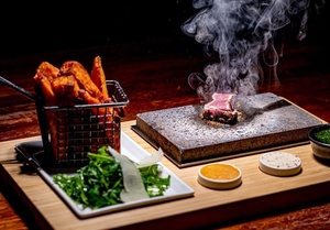 Parrilla <span class=keywords><strong>de</strong></span> roca volcánica granito natural Lava <span class=keywords><strong>piedra</strong></span> <span class=keywords><strong>de</strong></span> cocina bistec <span class=keywords><strong>piedra</strong></span> caliente parrilla asadora plato con bandeja - Product Image 6