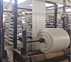 Sacos de polipropileno tejidos 100GSM 160GSM de alta calidad al por mayor, tejido laminado de PP para la fabricación de bolsas - Product Image 2