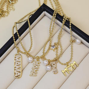 Collana con Ciondolo a Forma di Stella con Scritta LOVE MAMA MOM in Zirconi, Placcata in Oro 18K, Regalo di Moda per la Festa della Mamma - Product Image 2