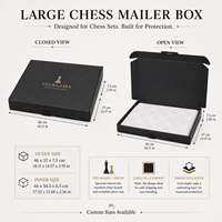 Boîte d'expédition en carton ondulé noir personnalisée pour l'emballage d'un jeu d'échecs avec insert en mousse, finition mate, impression de logo doré pour les coffrets cadeaux
