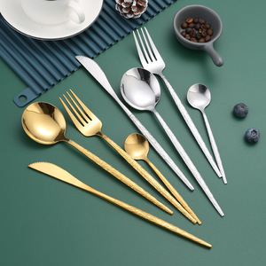 Juego de Cubiertos Portugueses con Diseño de Piedra, Cuchillo, Tenedor y Cuchara de Acero Inoxidable, 4 Piezas, en Caja de Regalo - Product Image 2