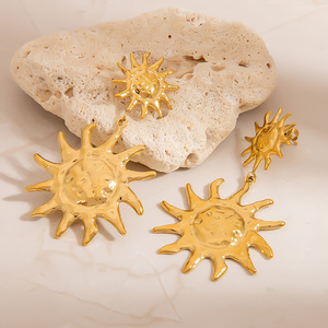Pendientes colgantes con forma de sol de aleación de zinc chapados en oro de 18 quilates para mujer, pendientes colgantes de moda - Product Image 4