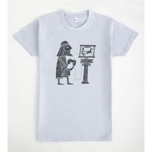 T-shirt classica da gamer di Esther Aarts, design con stampa grafica unisex per adulti, taglia media, per abbigliamento casual - Product Image 1