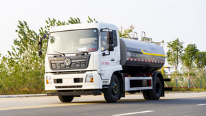 Camión Cisterna de Agua Personalizable Dongfeng con Motor y Bomba Diésel Euro 6, Tanque de 12000L, Pulverización Delantera/Trasera/Lateral, Interfaz Contra Incendios - Product Image 2