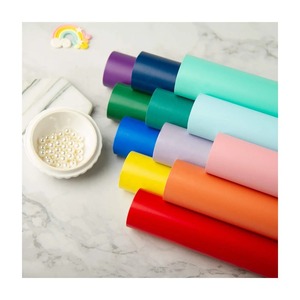 กระดาษห่อของขวัญ/งานฝีมือแบบม้วน สีสันสดใส เป็นมิตรกับสิ่งแวดล้อม รีไซเคิลได้ เคลือบ PE 100 แกรม กันน้ำได้สองด้าน ขายส่ง - Product Image 1