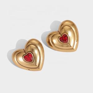 Orecchini esagerati Vintage in ottone placcato oro antico amore cuore rosso pesca - Product Image 2