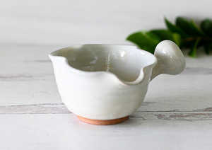 Ensemble de bols à matcha en grès minimaliste ondulé blanc Chawan en céramique écologique avec bec pour <span class=keywords><strong>accessoire</strong></span> de thé vert - Product Image 2