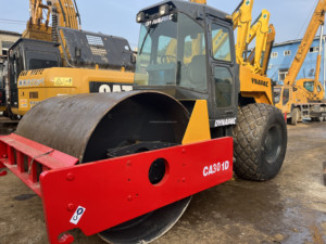 Rodillo Compactador Dynapac CA301D de Segunda Mano de Alta Calidad con Motor, Caja de Cambios y Bomba Sheep Horn, 12550 KG, 500 Horas de Uso - Product Image 3
