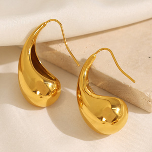 ต่างหูรูปหยดน้ำลายตอกลาย 18K ทองคำสแตนเลส เครื่องประดับไทเทเนียมสตีล ต่างหูแบบห้อย งานปาร์ตี้ เครื่องประดับแฟชั่น - Product Image 2