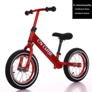 Pédales et casque de vélo d'équilibre pour enfants en alliage d'aluminium Équipement de protection 2-6 ans Scooter à deux roues pour bébé Scooter pour enfants - Product Image 3