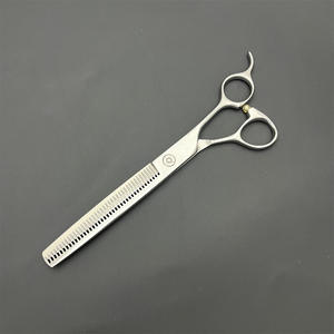 กรรไกรตัดแต่งขนสัตว์เลี้ยง Y7 ขนาด 7 นิ้ว ด้ามจับตรงทำจากสแตนเลส สำหรับตัดแต่งขนสุนัข กรรไกรซอยขน ดีไซน์ลายก้างปลา - Product Image 3