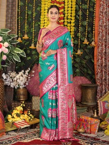 Saris en soie de Banarasi pure de qualité supérieure avec des motifs tissés sur toute la surface et un design de pallu classique - Vêtements de soirée formels - Product Image 5