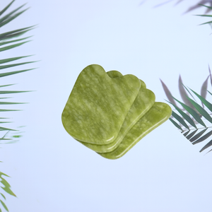 Juego de <span class=keywords><strong>jade</strong></span> verde Gua Sha, masajeador Facial de piedra Natural suave, raspador, herramienta de masaje todo en uno para la relajación del cuerpo, la cara y el cuello - Product Image 4